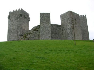 800pxcastelo_montalegre1_2