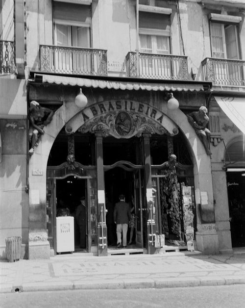 Café A Brasileira do Chiado 1960[5]