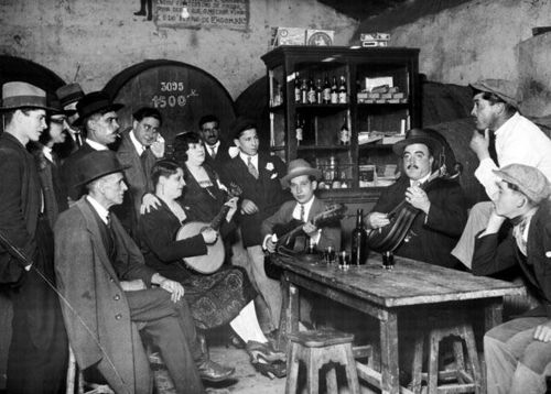 Lisboa-Tasca-onde-se-cantava-o-fado-em-1930