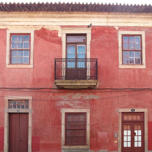 OVAR_RED_HOUSE